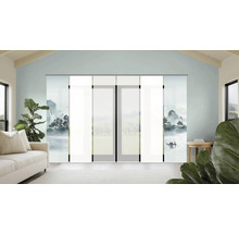 Wohnzimmer mit Schiebegardinen mit Berg- und Seemotiv