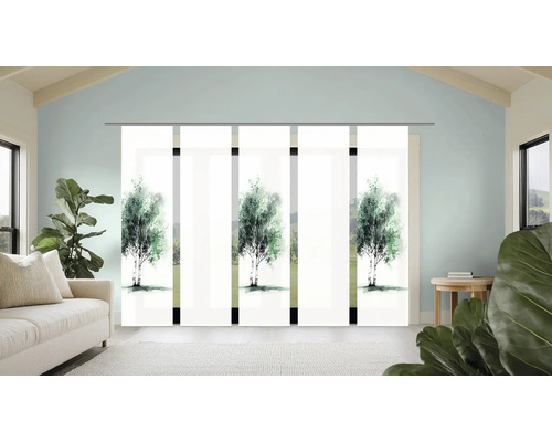 Wohnzimmer mit Schiebegardinen mit Baum Motiven für Fensterdekoration