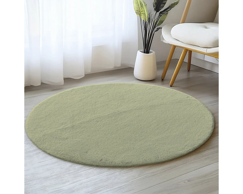Tapis rond en matériau souple sur plancher en bois