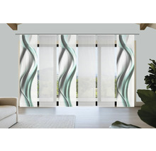 Schiebegardine mit wellenförmigem Design vor Fenster