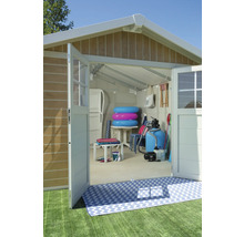 Abri de jardin ouvert avec outils de jardin et accessoires de piscine