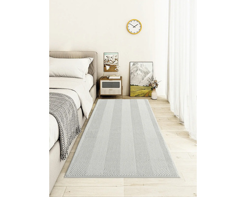 Scène de chambre avec lit, table de chevet et tapis