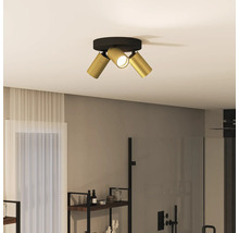 Plafonnier avec trois spots dans un intérieur