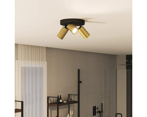 Plafonnier avec trois spots dans un intérieur