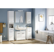 Salle de bains avec meubles de salle de bains blancs, lavabo, armoire de toilette et espace de rangement