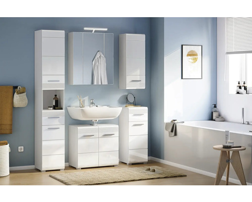 Salle de bains avec meubles de salle de bains blancs, lavabo, armoire de toilette et espace de rangement