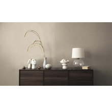 Buffet décoratif avec lampe de table et décoration