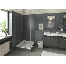 Salle de bains avec douche, double vasque et carrelage gris