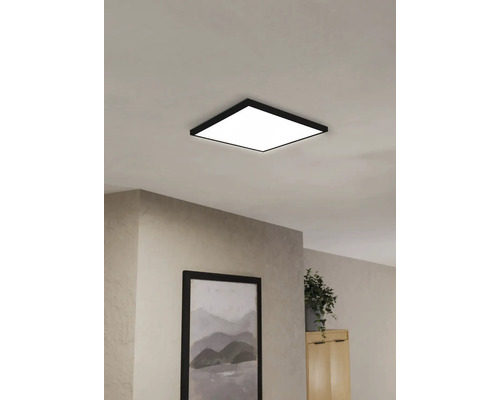 Plafonnier carré dans un intérieur