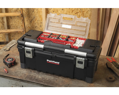 Geöffnete Werkzeugkiste mit Kleinteile-Sortiment und Pattfield Logo