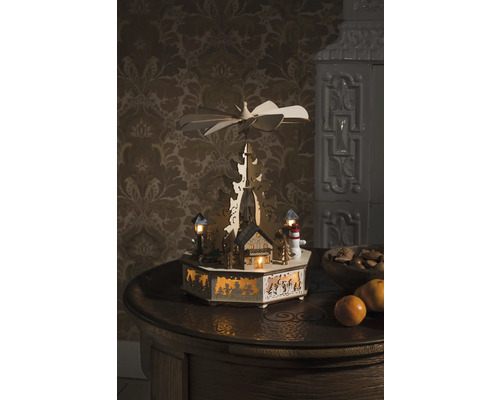 Weihnachtspyramide aus Holz mit Wintermotiven und Beleuchtung