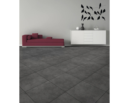 Séjour avec méridienne, buffet et décoration murale