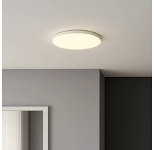 Plafonnier rond au plafond de la pièce