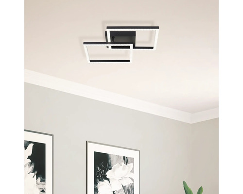 Plafonnier avec trois cadres carrés qui se chevauchent et éclairage LED