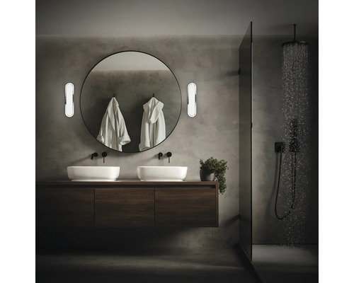 Modernes Badezimmer mit Doppelwaschtisch, rundem Spiegel und Dusche