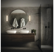 Modernes Badezimmer mit Doppelwaschbecken, rundem Spiegel und Dusche