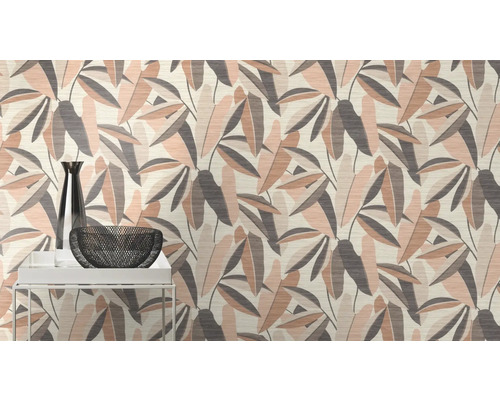 Papier peint décoratif avec motif de feuilles dans un intérieur