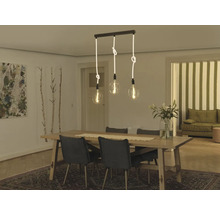 Esstisch mit Pendelleuchte mit drei Leuchten und Textilkabeln