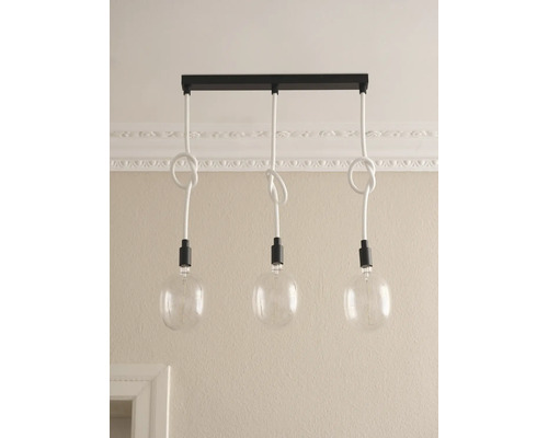 Hängelampe mit drei Leuchten und dekorativen Knoten