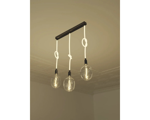 Deckenleuchte mit drei Glühbirnen und Knoten im Kabeldesign