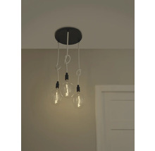 Deckenleuchte mit drei Glühbirnen und knotenförmigen Kabeln