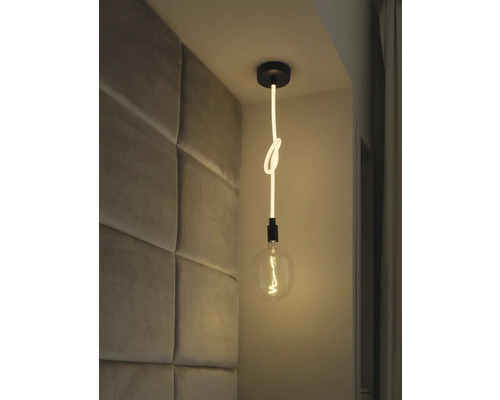 Hängelampe mit Knoten und Glühbirne im modernen Interieur