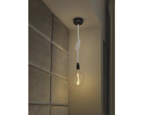 Hängelampe mit dekorativem Knoten und Glühbirne in modernem Interieur