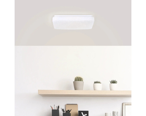 Plafonnier dans un espace de vie moderne avec une étagère