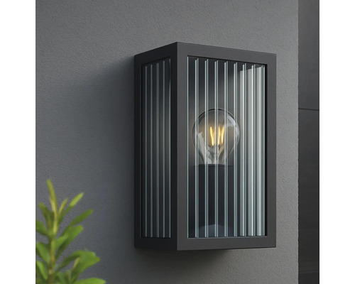 Applique murale extérieure rectangulaire avec montants verticaux et ampoule