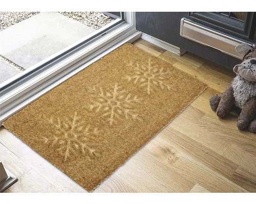 Kokosfaser-Fussmatte mit Schneeflockenmuster vor einer Haustür