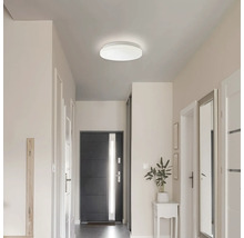 Couloir avec plafonnier