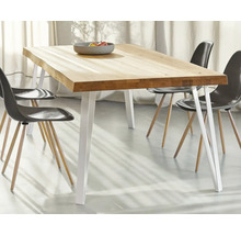 Esstisch mit Holzplatte und Metallbeinen mit Stühlen