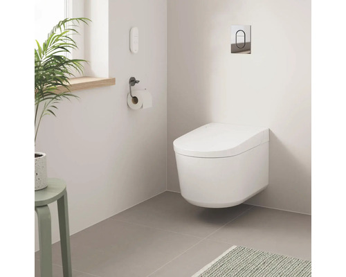 WC douche suspendu dans une salle de bains au design moderne.