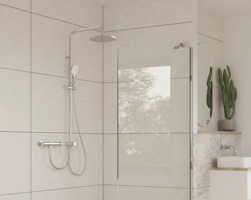 Douche à l'italienne avec mitigeur thermostatique de douche, douche de tête et douchette dans une salle de bains moderne