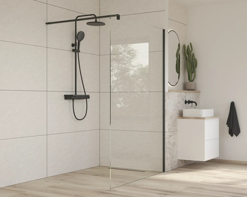 Salle de bain moderne avec douche, lavabo et miroir