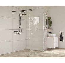 Salle de bain moderne avec paroi de douche, robinetterie de douche et meuble-lavabo