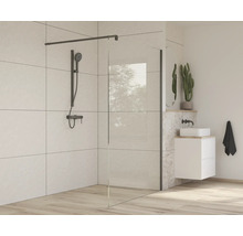 Salle de bains moderne avec cabine de douche, lavabo et décoration