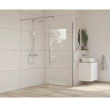 Salle de bains moderne avec paroi de douche, lavabo à poser et robinetterie murale