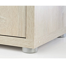 Detailaufnahme eines Möbelstücks mit Holzstruktur und Füßen