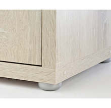 Detailansicht eines Möbels mit Holzstruktur und Füßen