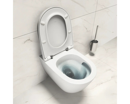 Toilettes suspendues blanches avec couvercle de toilette ouvert et chasse d'eau dans la salle de bains