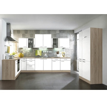 Cuisine moderne avec armoires blanches et détails en bois pour une ambiance lumineuse et spacieuse.