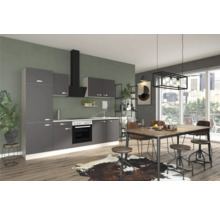 Cuisine moderne avec table à manger et chaises dans une pièce lumineuse.