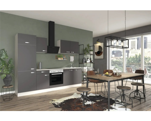 Cuisine moderne avec table à manger et chaises dans une pièce lumineuse.