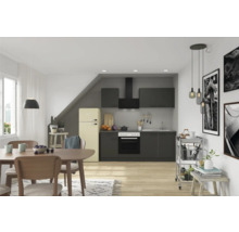 Heller Küchenraum mit Esstisch und Küchenzeile