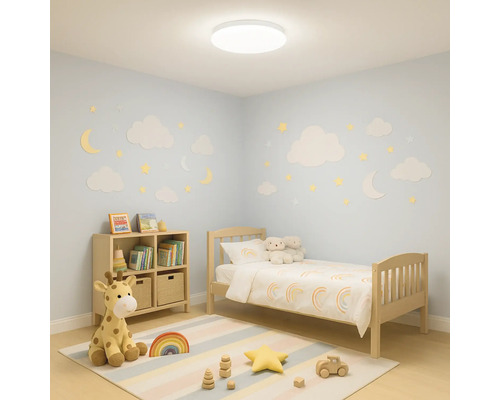 Chambre d'enfant lumineuse avec lit, étagère et plafonnier
