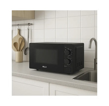 Four à micro-ondes noir sur un comptoir de cuisine