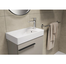 Meuble-lavabo de salle de bains avec porte-serviettes et robinetterie