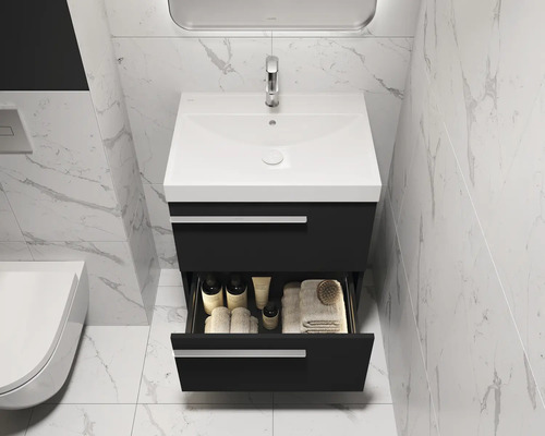 Meuble sous-lavabo avec tiroir ouvert dans la salle de bain