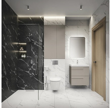 Modernes Badezimmer mit Dusche, Toilette, Waschtischunterschrank und Spiegel